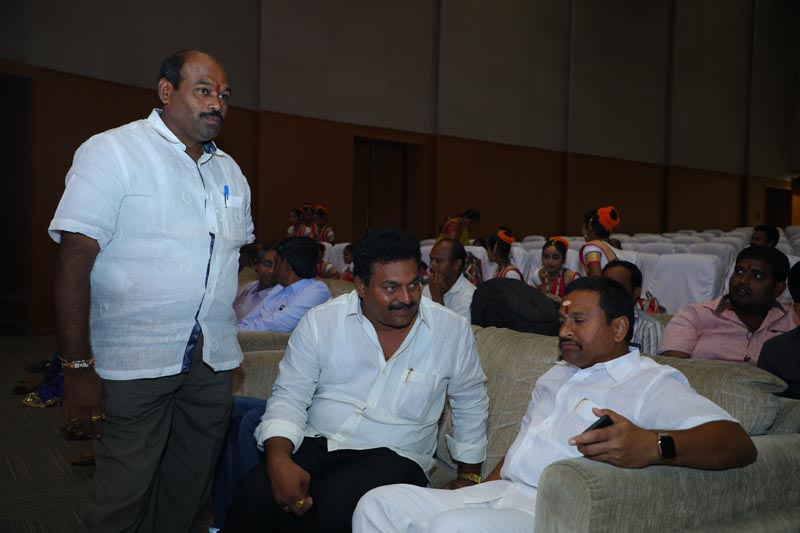 Sri Mulugu Ramalingeshwara Varaprasad Siddhanti was honoured with Jyotishyasastra Vignana Visharadha at Tummalapalli Kalakshetram, Vijayawada (93)